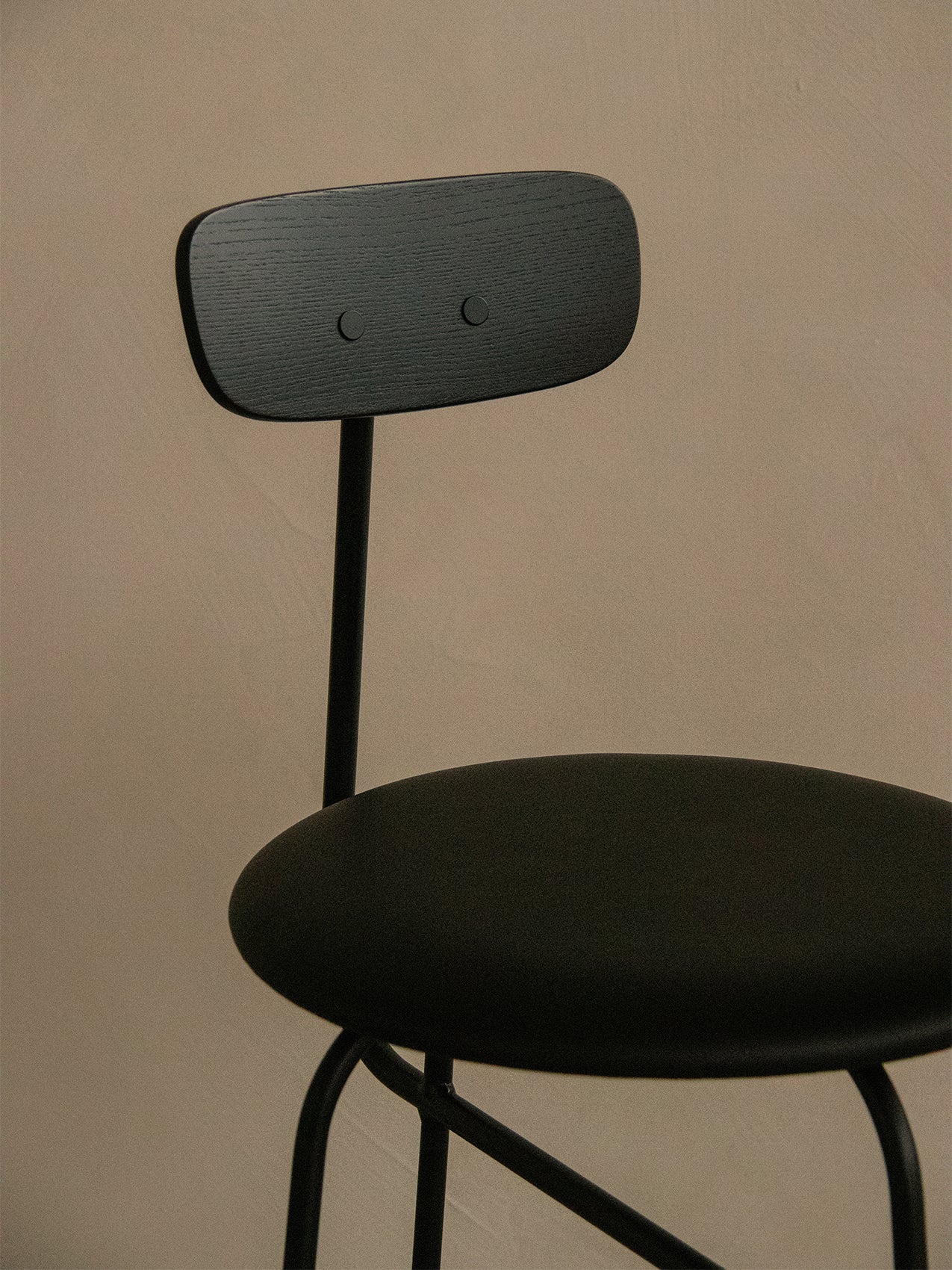 AFTEROOM COUNTER CHAIR, BLACK BASE, UPHOLSTERED SEAT, VENEER BACK