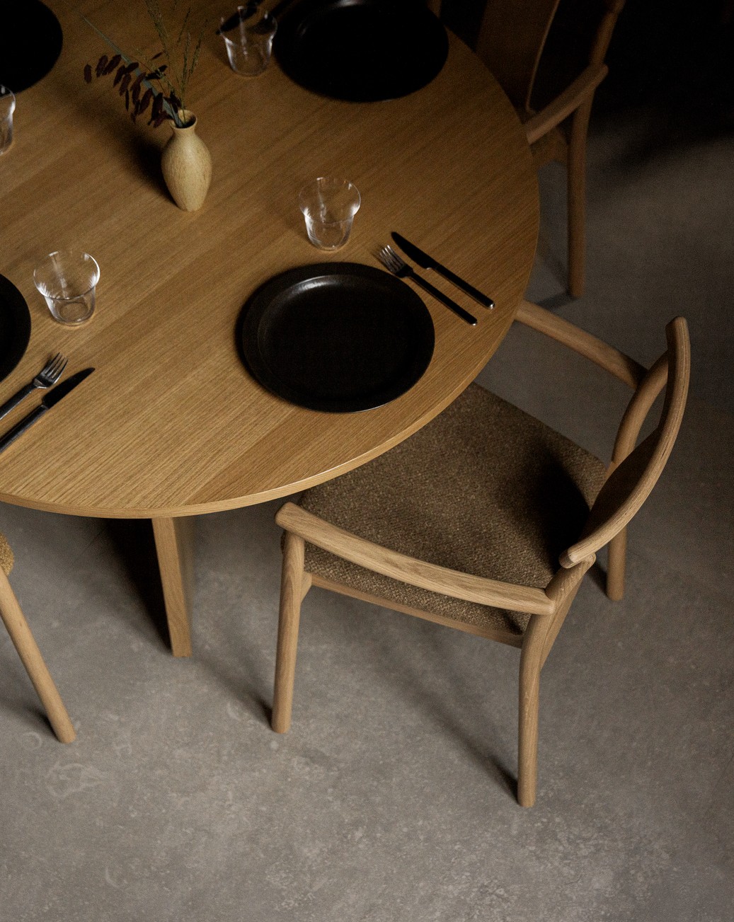 ANDROGYNE DINING TABLE ROUND