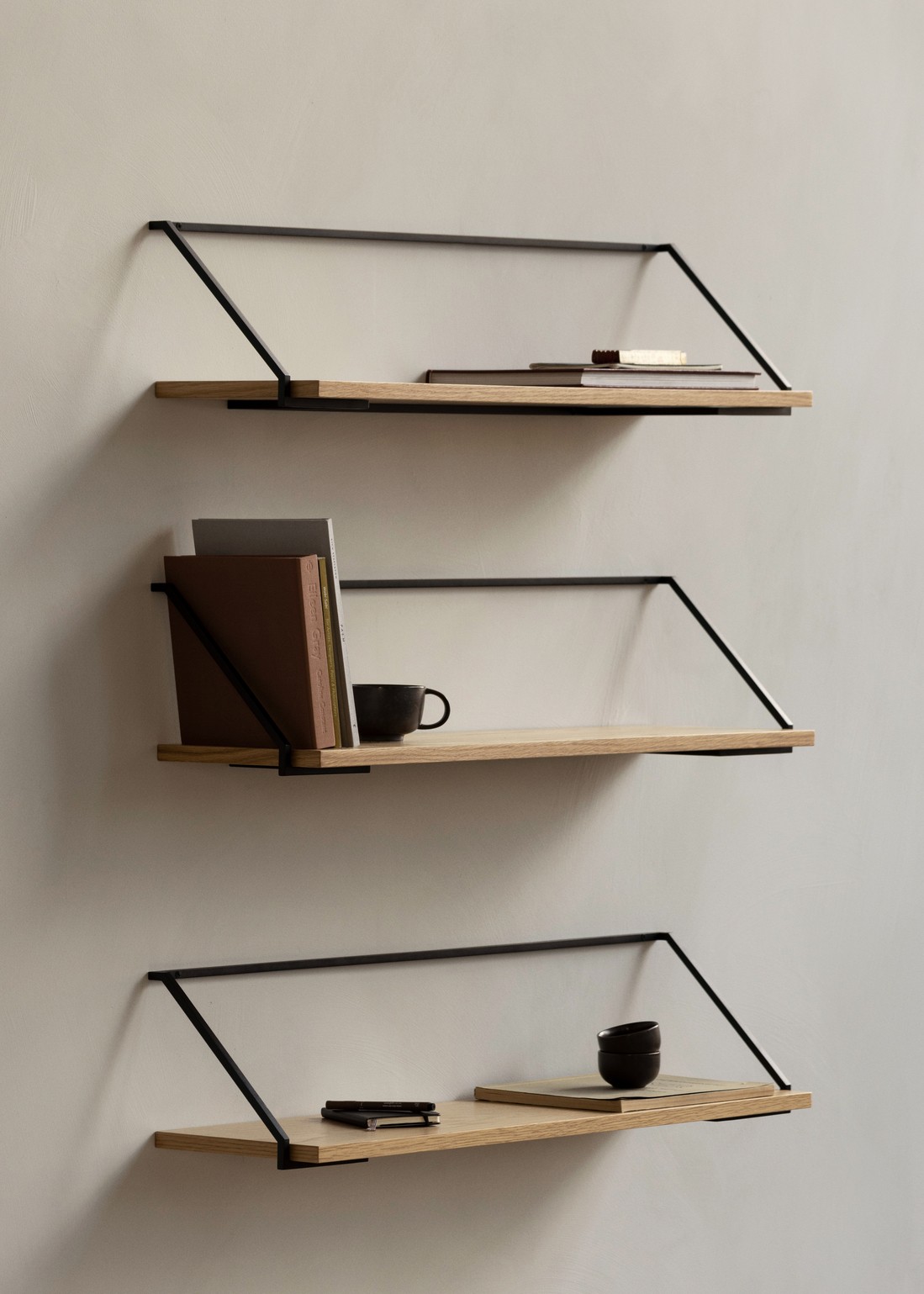 RAIL SHELF