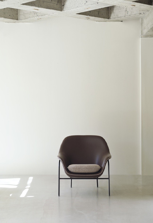 DRAPE LOUNGE CHAIR HIGH STEEL