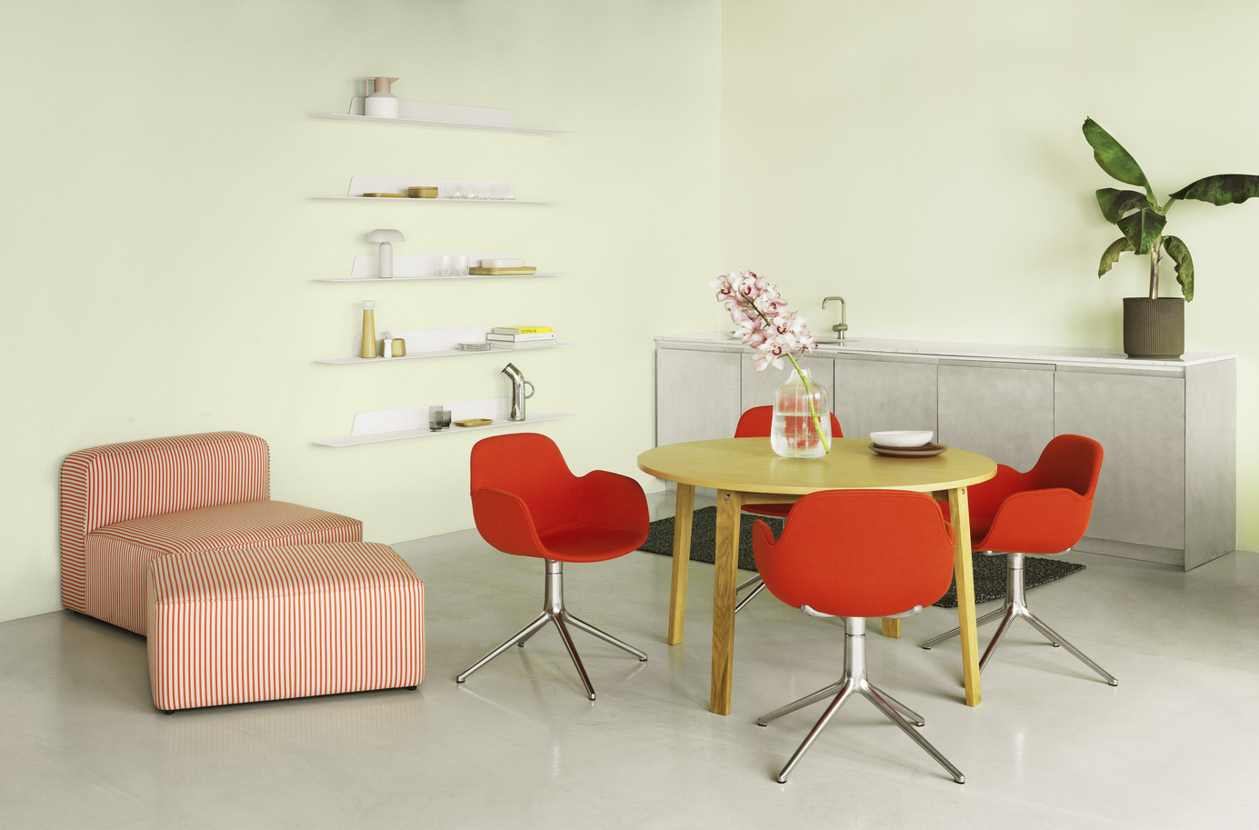 FORM ARMCHAIR SWIVEL 4L ALU