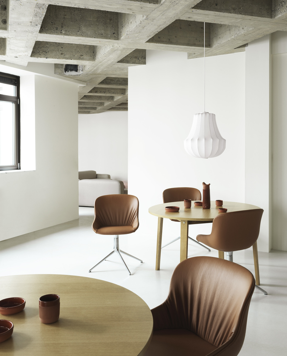 HYG COMFORT CHAIR SWIVEL 4L FULL UPHOLSTERY