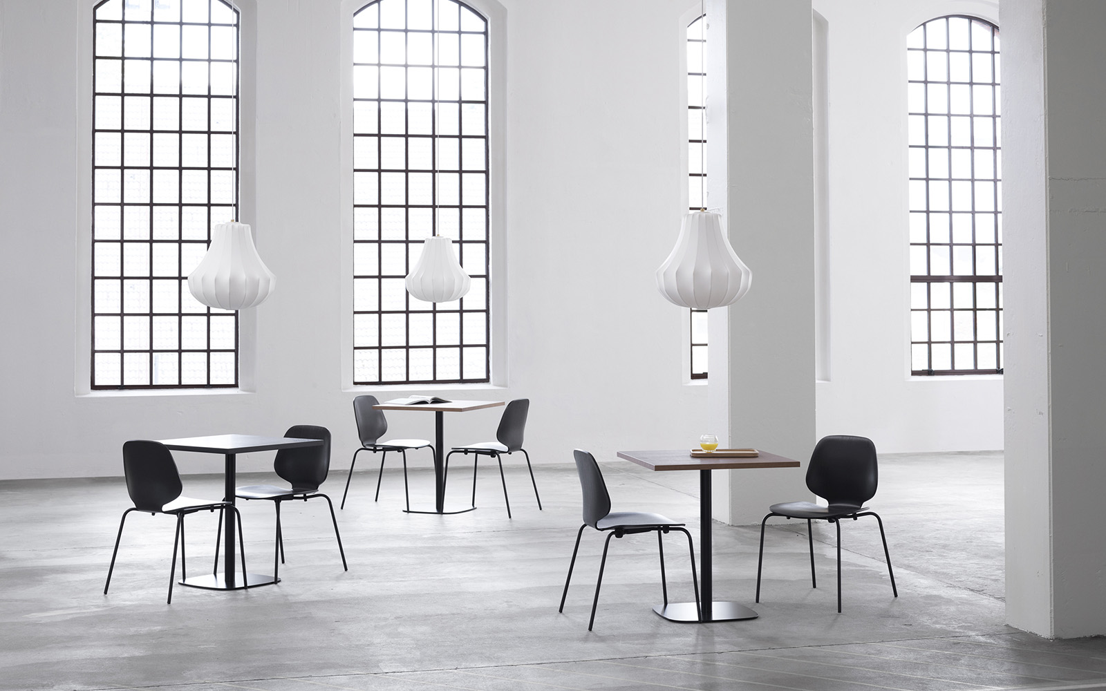 FORM CAFÉ TABLE WOOD