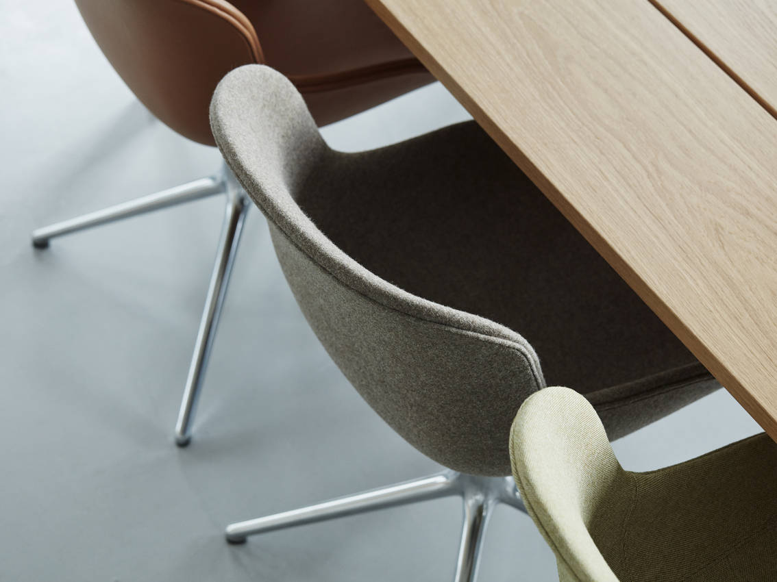 HYG CHAIR SWIVEL 4L FULL UPHOLSTERY