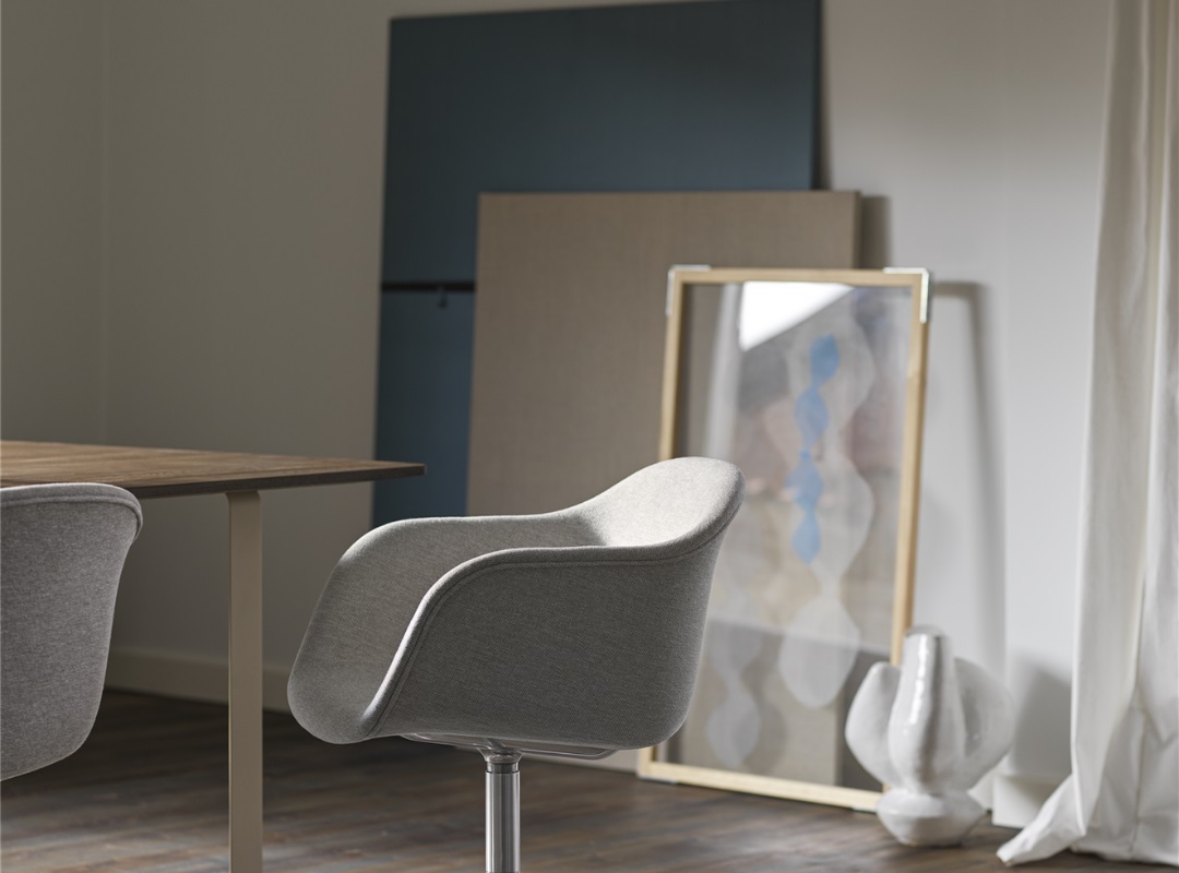 FORM ARMCHAIR SWIVEL 4W FULL UPHOLSTERY ALU