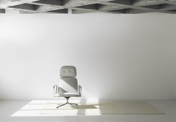 PAD LOUNGE CHAIR HIGH SWIVEL