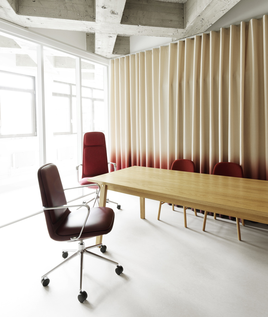 OFF ARMCHAIR LOW 5W GAS LIFT