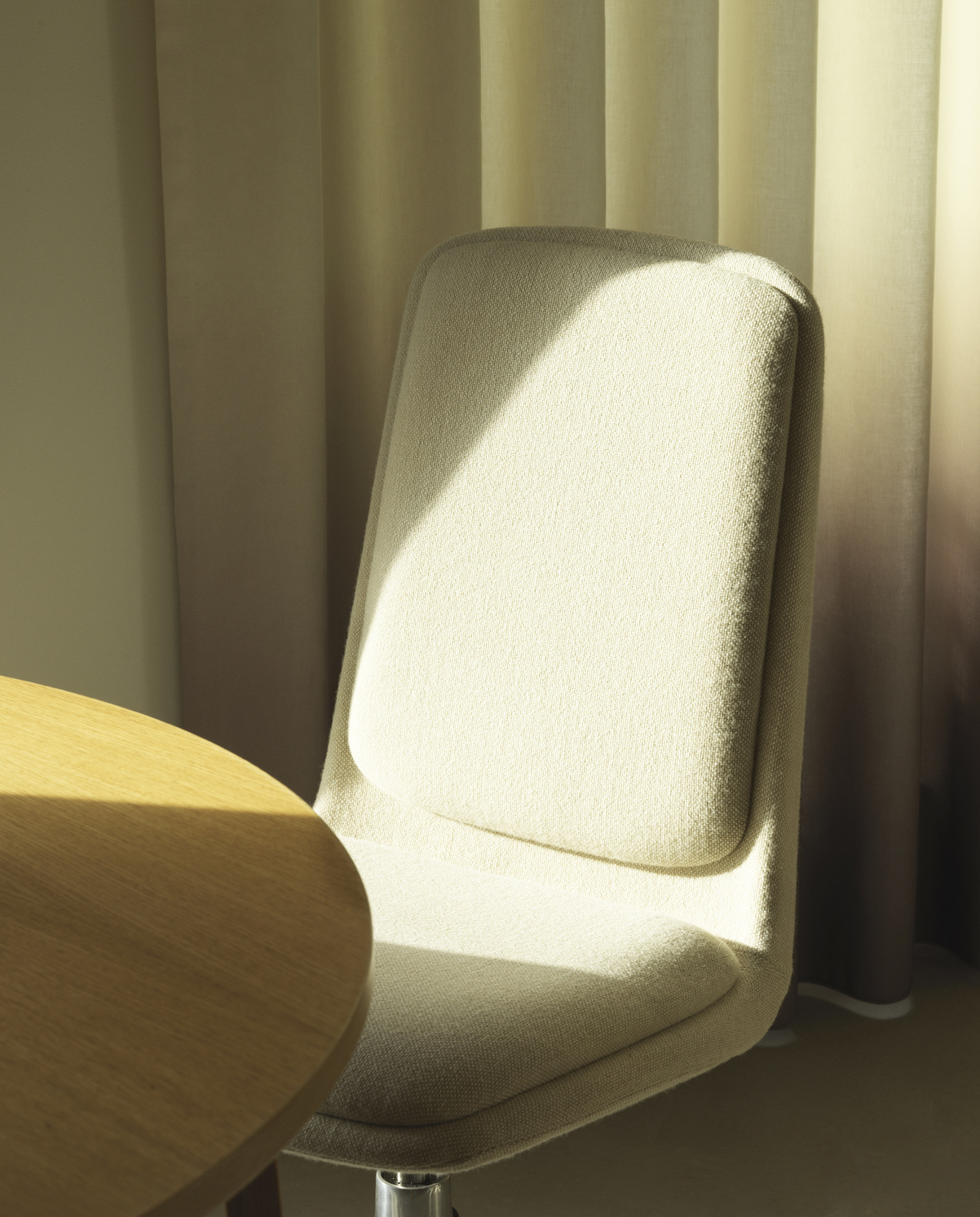 OFF CHAIR LOW 4L WITH CUSHION