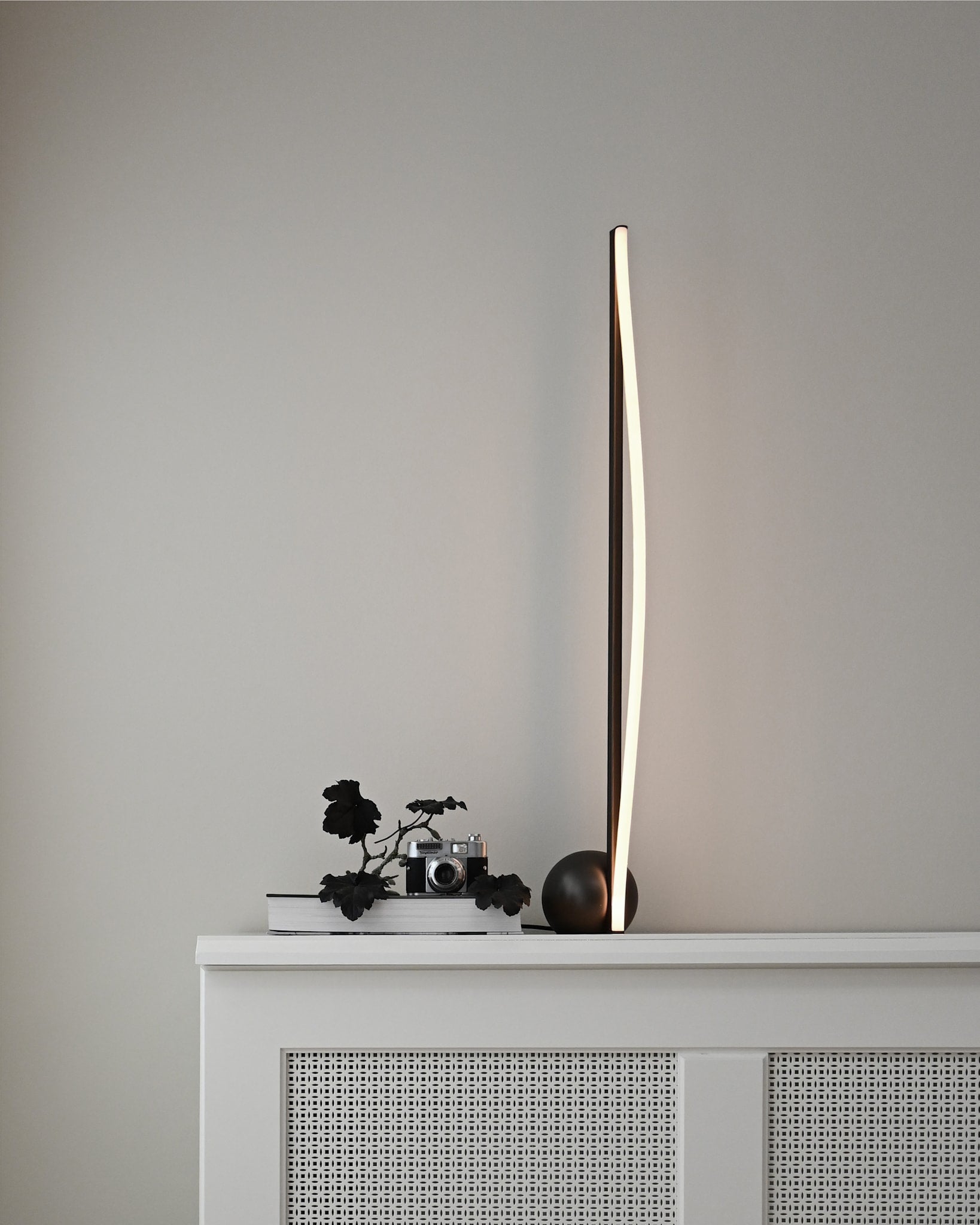 Bow Floor Lamp - Bronze