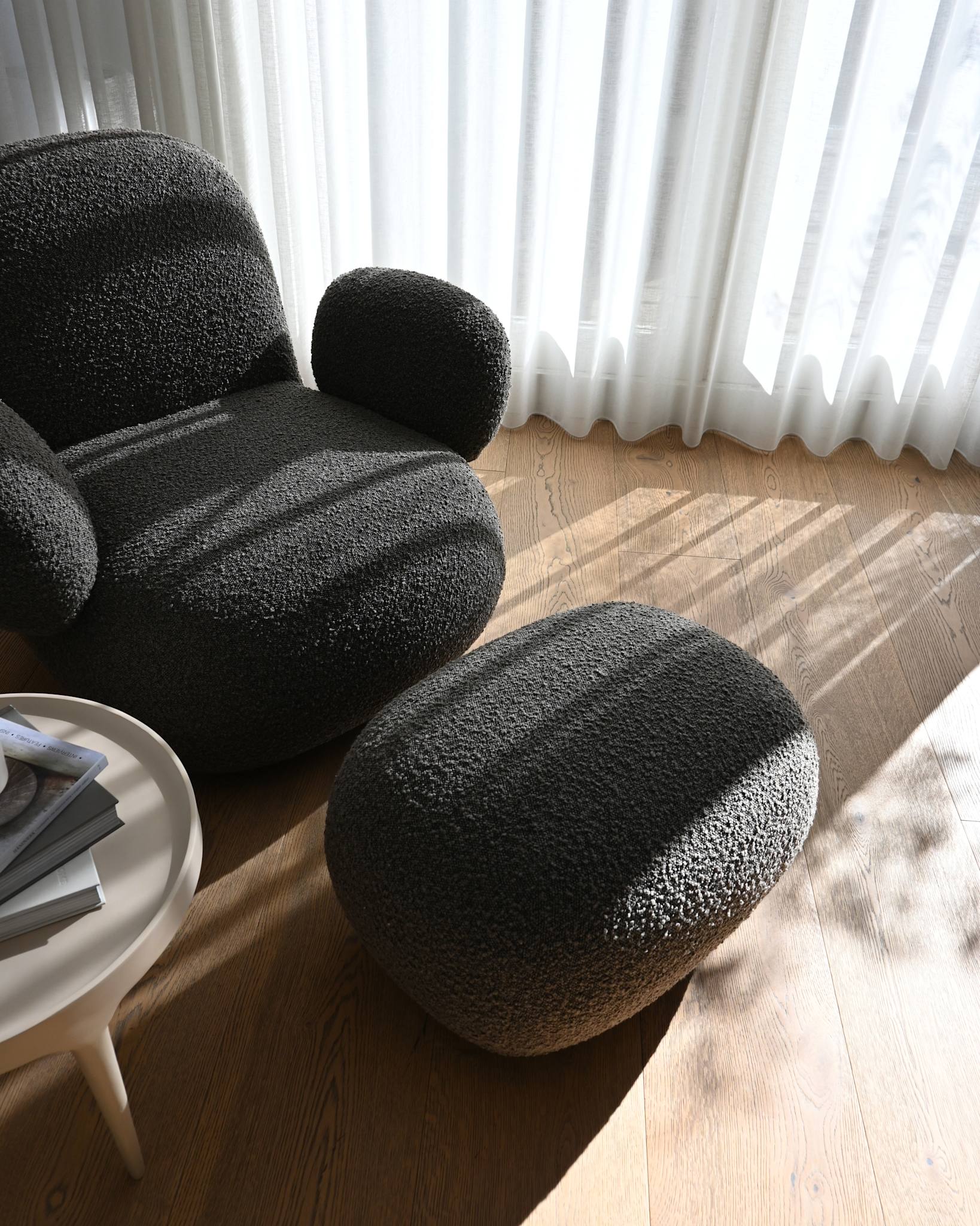 Toe Armchair