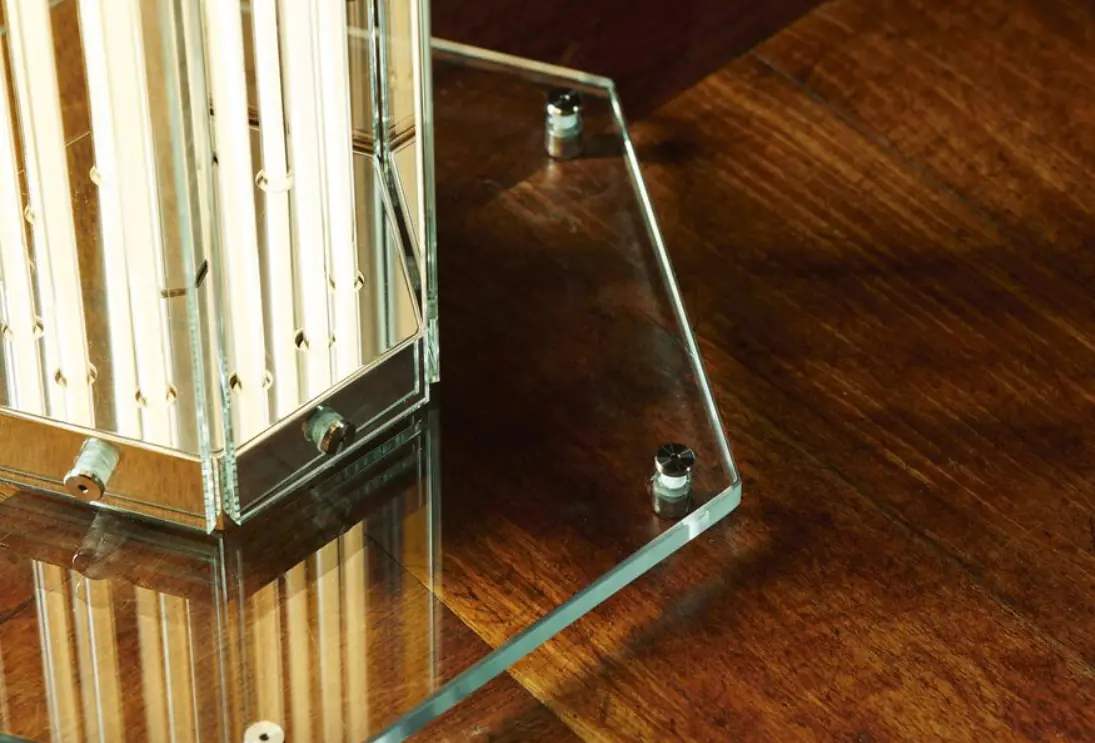 OBLIQUE FLOOR