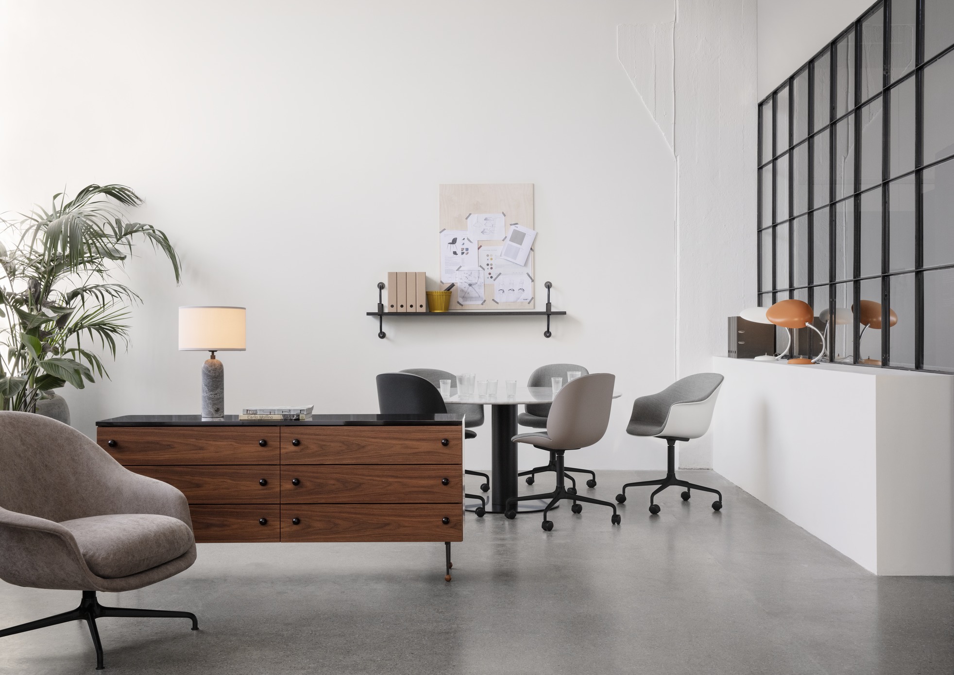 Bat Meeting Chair 4-star w. castors