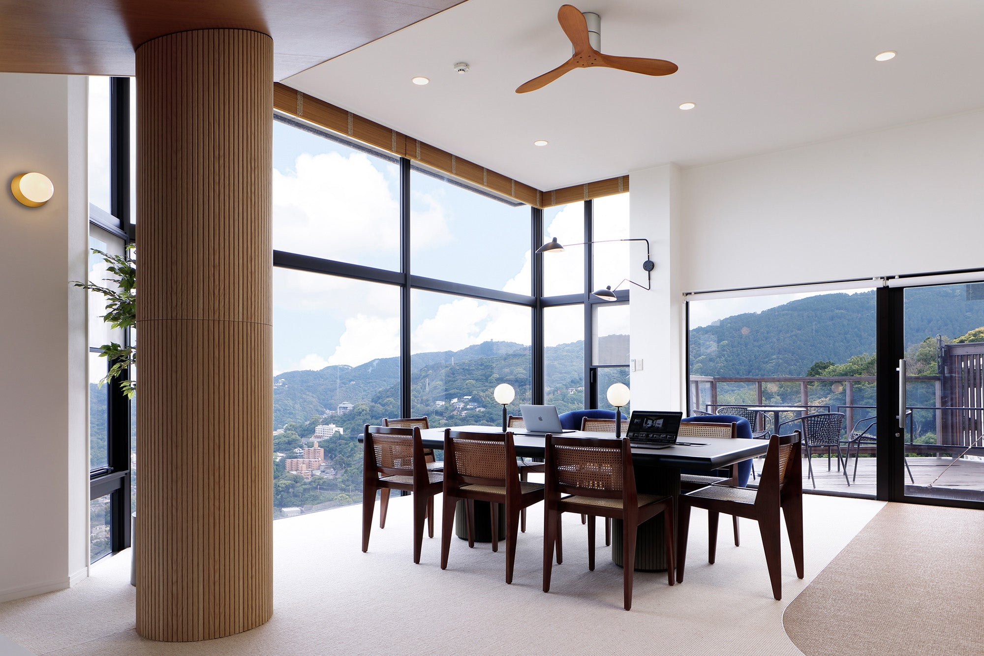 Miira Table