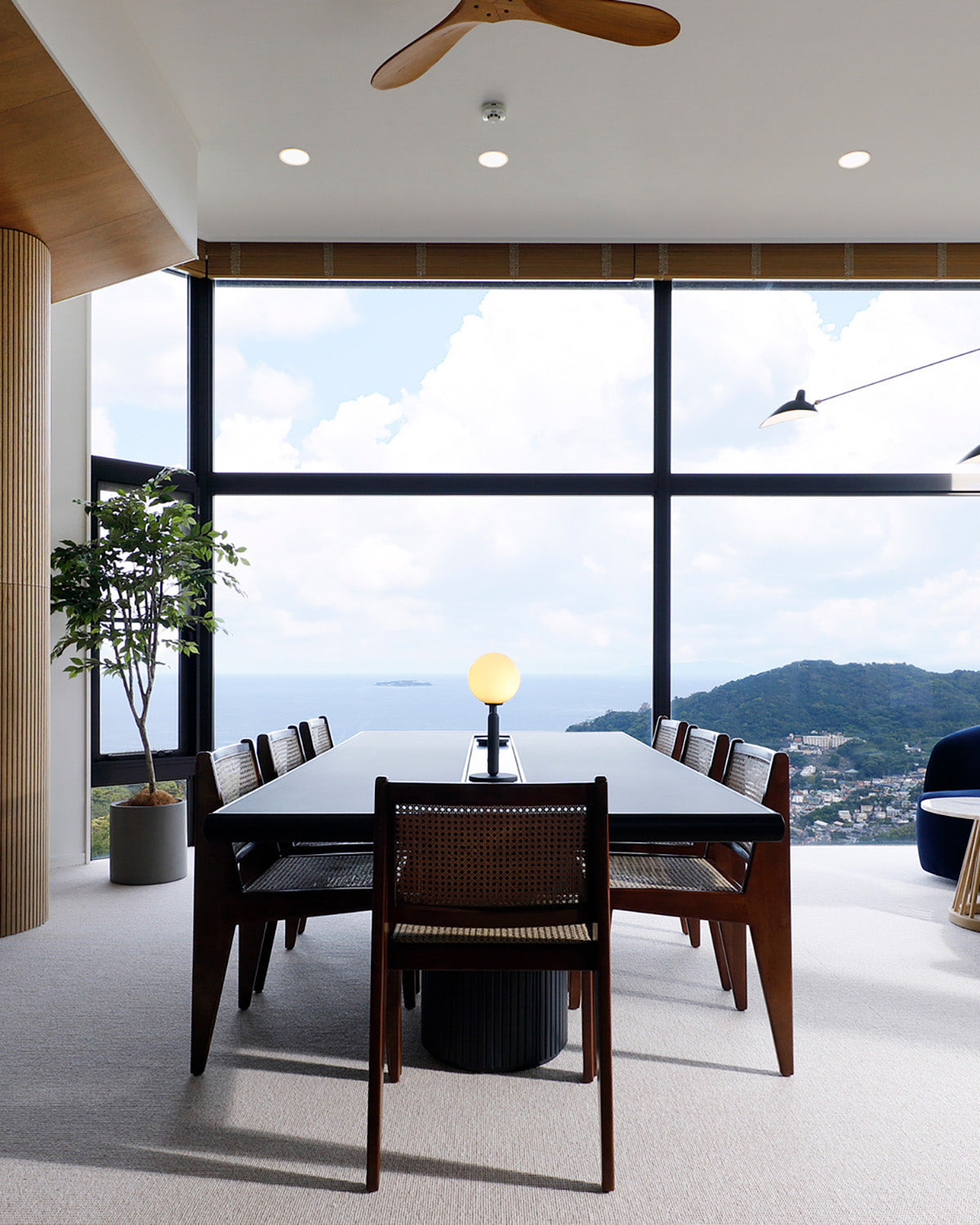 Miira Table