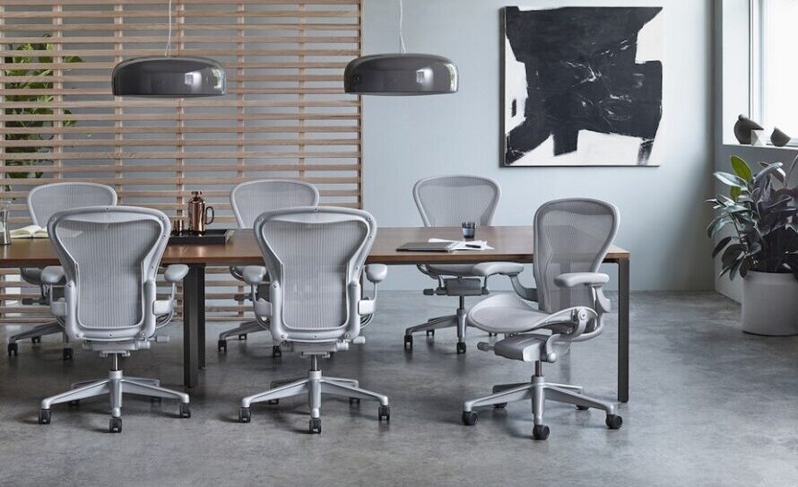 Офис будущего: Herman Miller и Vitra представляют кресла для гибридной работы